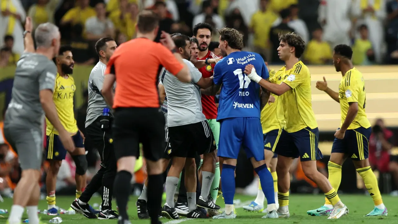 على خطى الجوير.. لاعب الهلال المنبوذ يقترب من القادسية